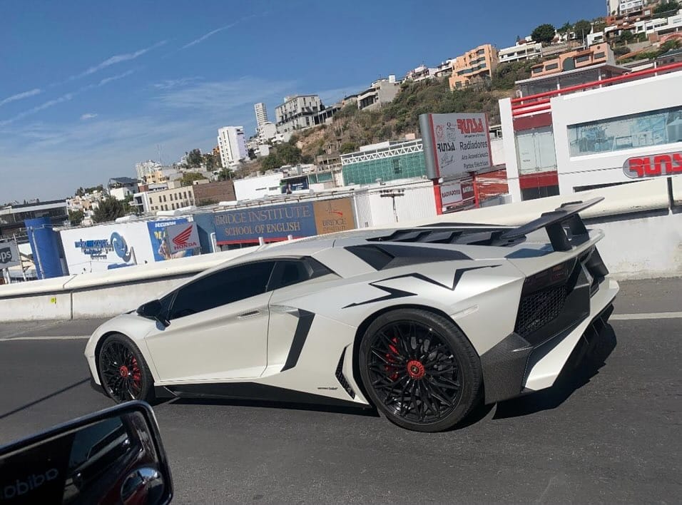 Post 10 by Autos Exóticos en Querétaro on Instagram (carousel)