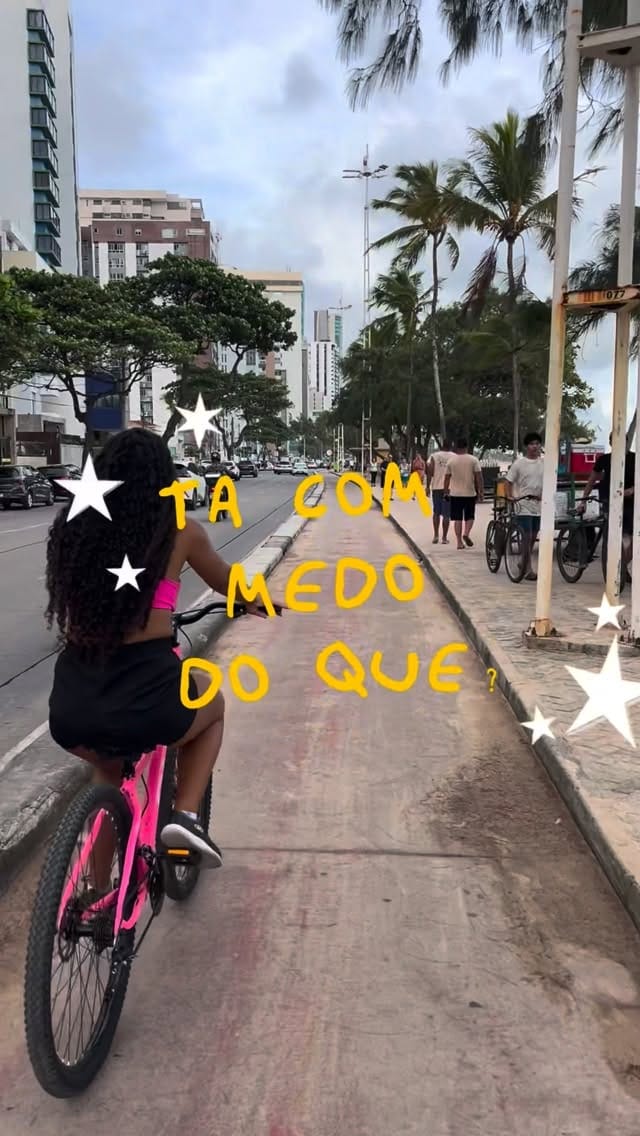 Post 6 by Rafaelly Fernandes on Instagram (video)