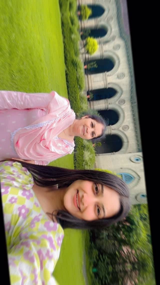 Post 8 by Riya Luthra on Instagram (video)