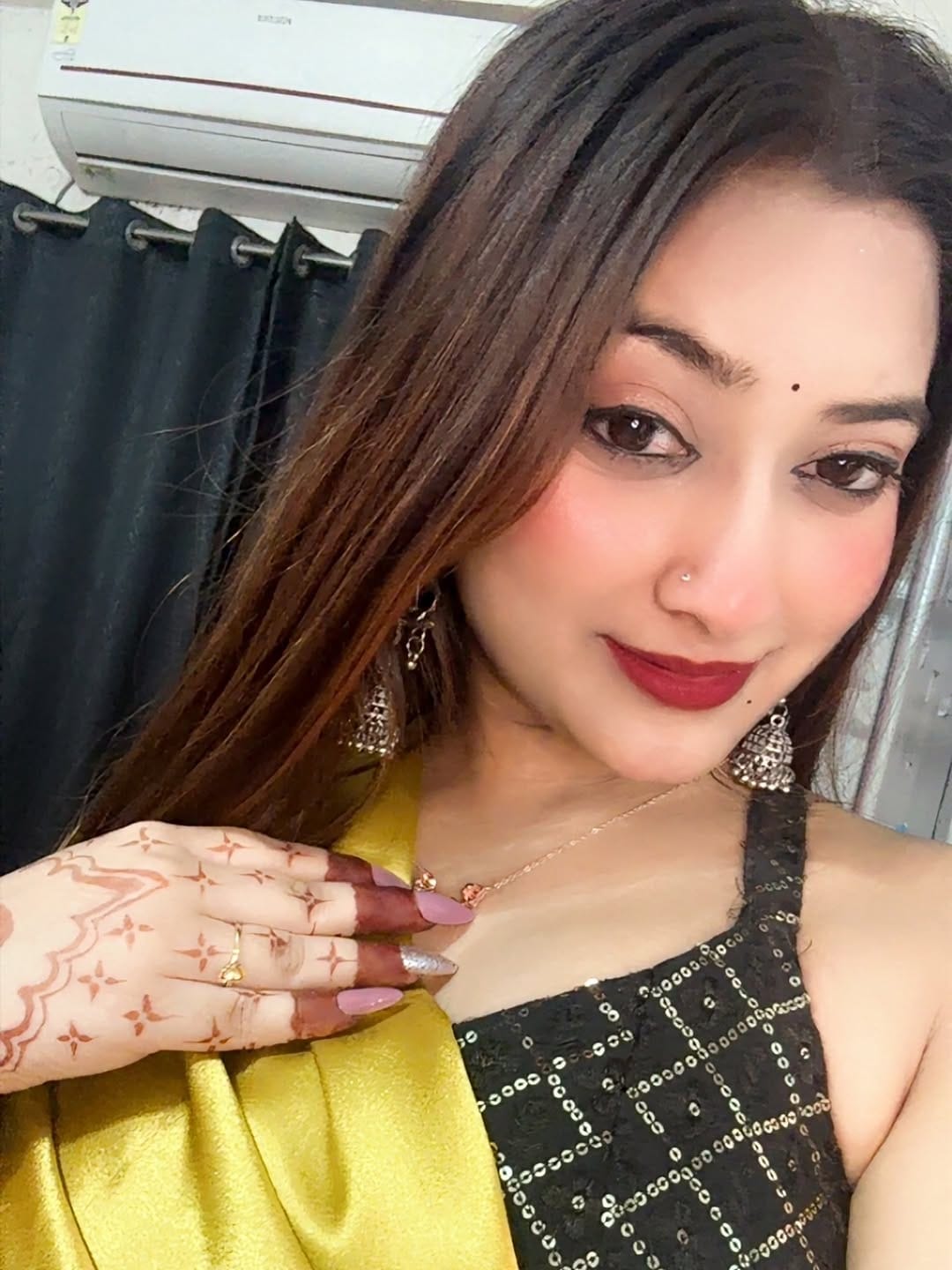 Post 9 by Riya Luthra on Instagram (carousel)