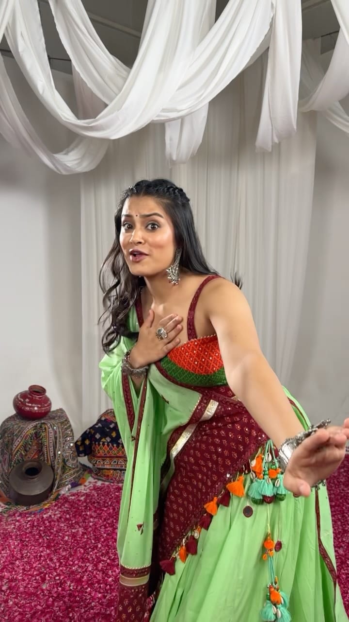 Post 5 by Vulcal | Custom Lehenga on Instagram (video)