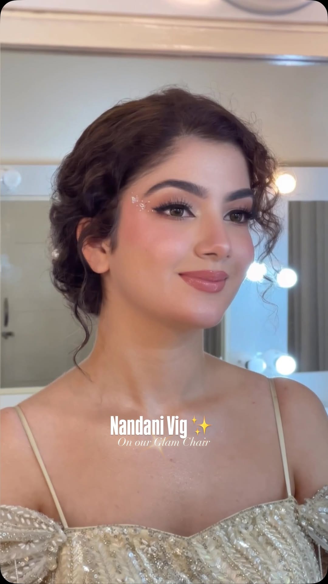 Post 6 by 𝑺𝒉𝒓𝒖𝒕𝒊 𝑨𝒓𝒐𝒓𝒂 𝑴𝒂𝒌𝒆𝒖𝒑 𝑨𝒓𝒕𝒊𝒔𝒕 on Instagram (video)
