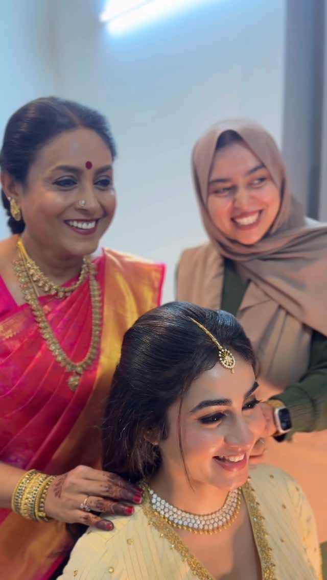 Post 9 by Mozma Muneer ( Celebrity MakeupArtist ) on Instagram (video)