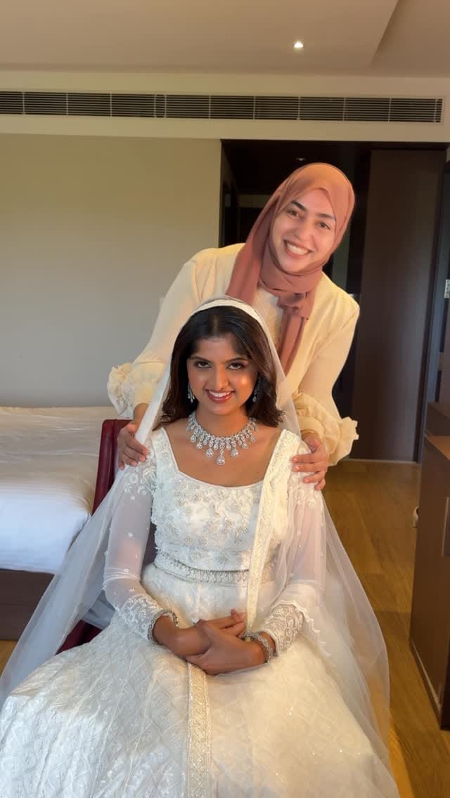 Post 5 by Mozma Muneer ( Celebrity MakeupArtist ) on Instagram (video)