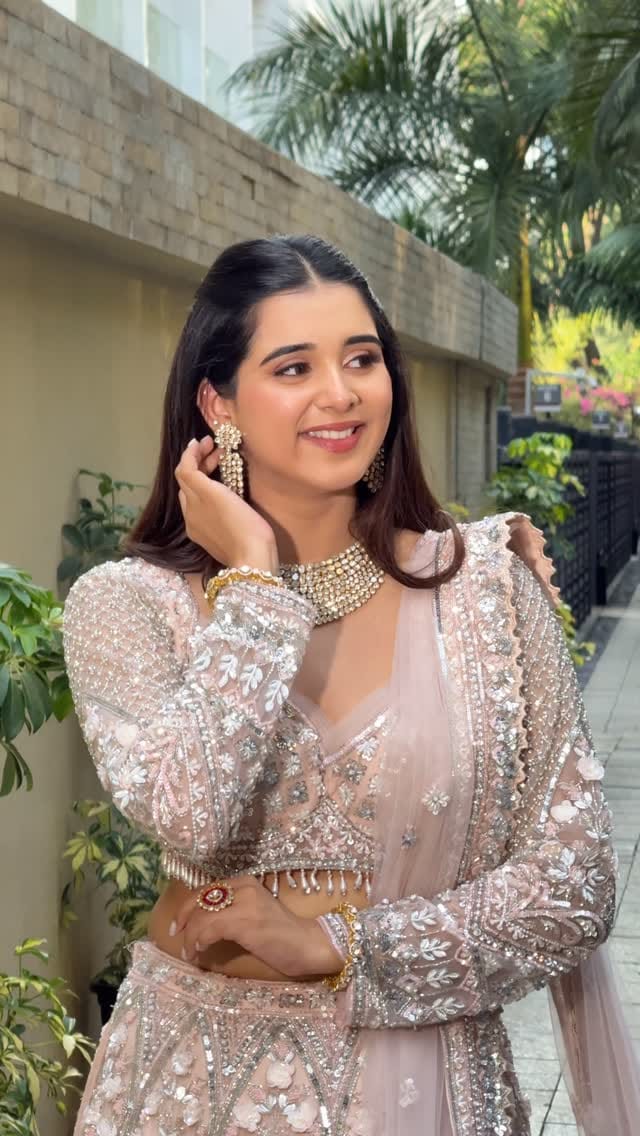 Post 6 by Mozma Muneer ( Celebrity MakeupArtist ) on Instagram (video)
