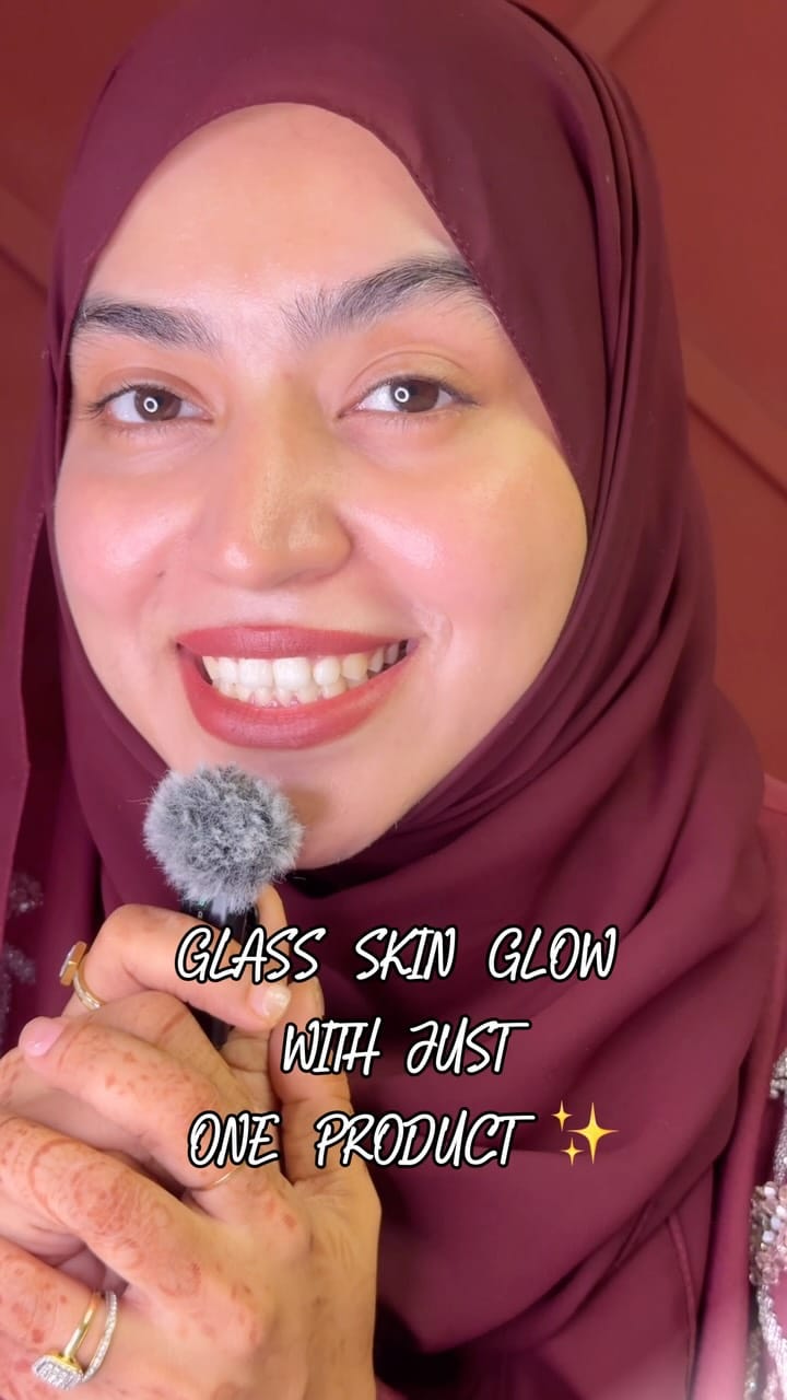 Post 3 by Mozma Muneer ( Celebrity MakeupArtist ) on Instagram (video)