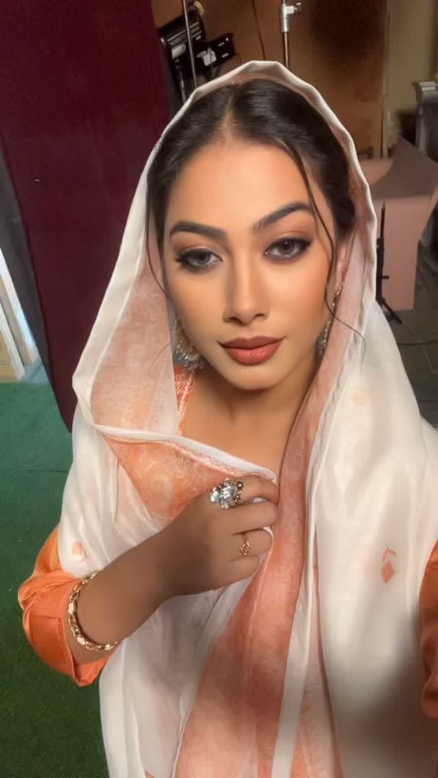 Post 9 by سمرن خان🖤 on Instagram (video)
