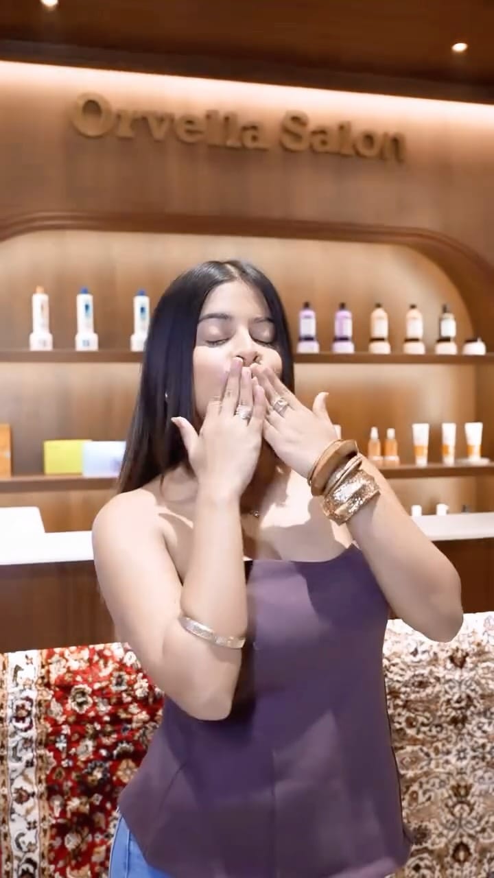 Post 4 by Mehak / lifestyle . Makeup on Instagram (video)