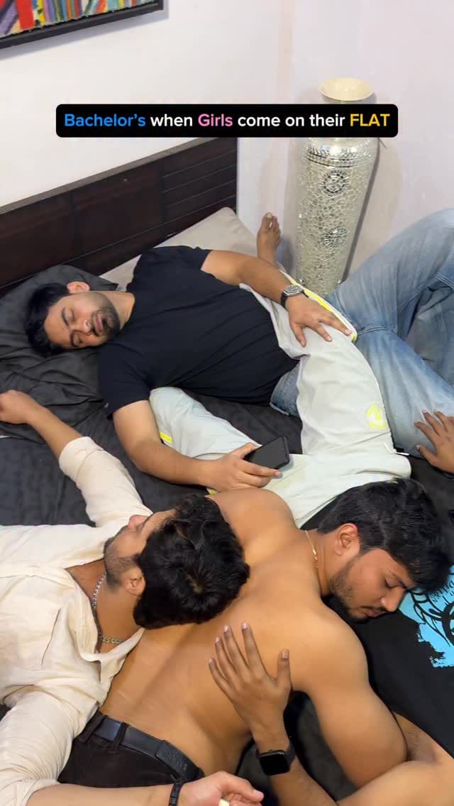 Post 8 by Fuzail Khan on Instagram (video)