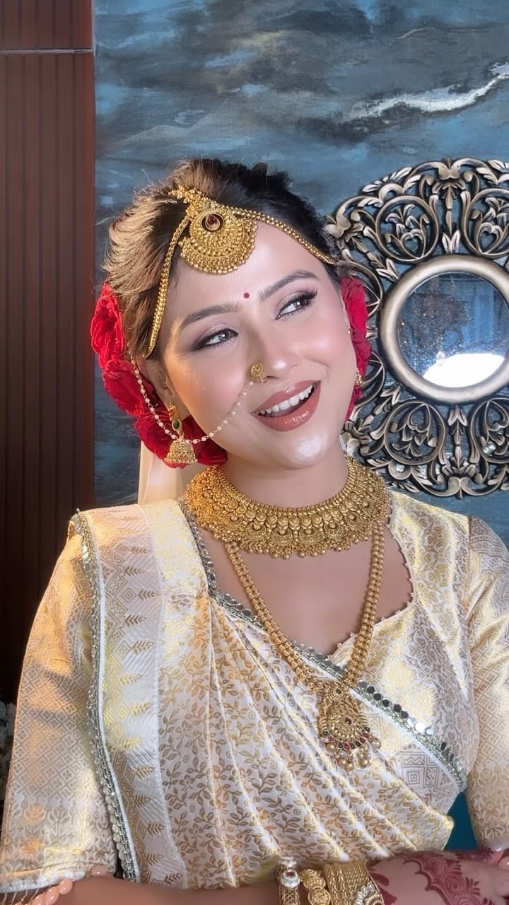 Post 4 by Dipanjali Lahkar🧿 on Instagram (video)