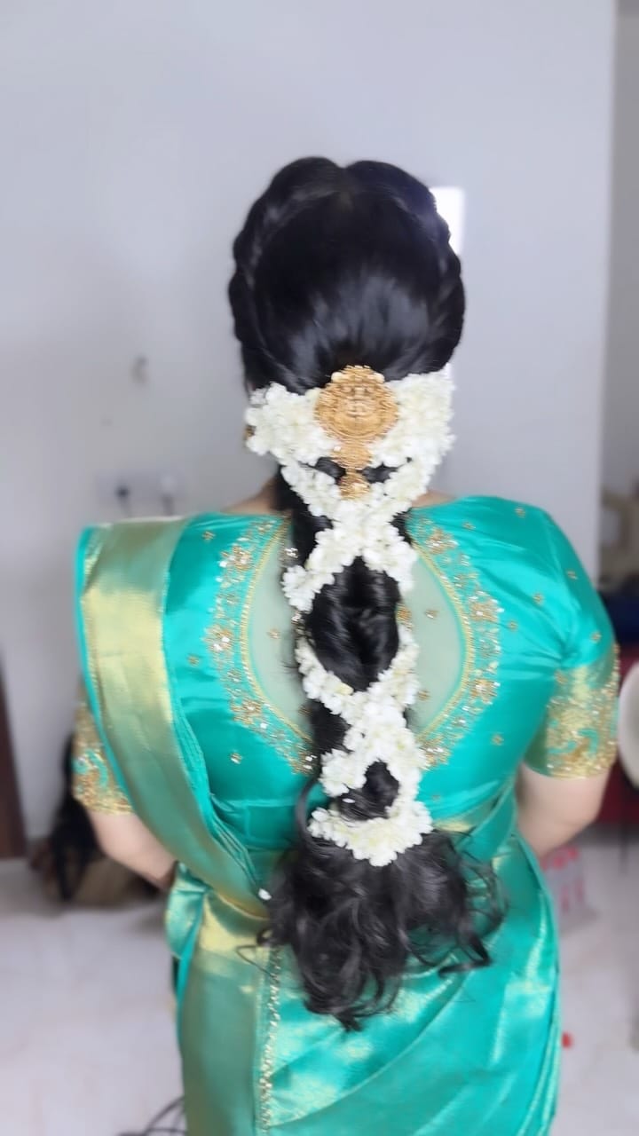 Post 4 by Lakshmi Velu on Instagram (video)