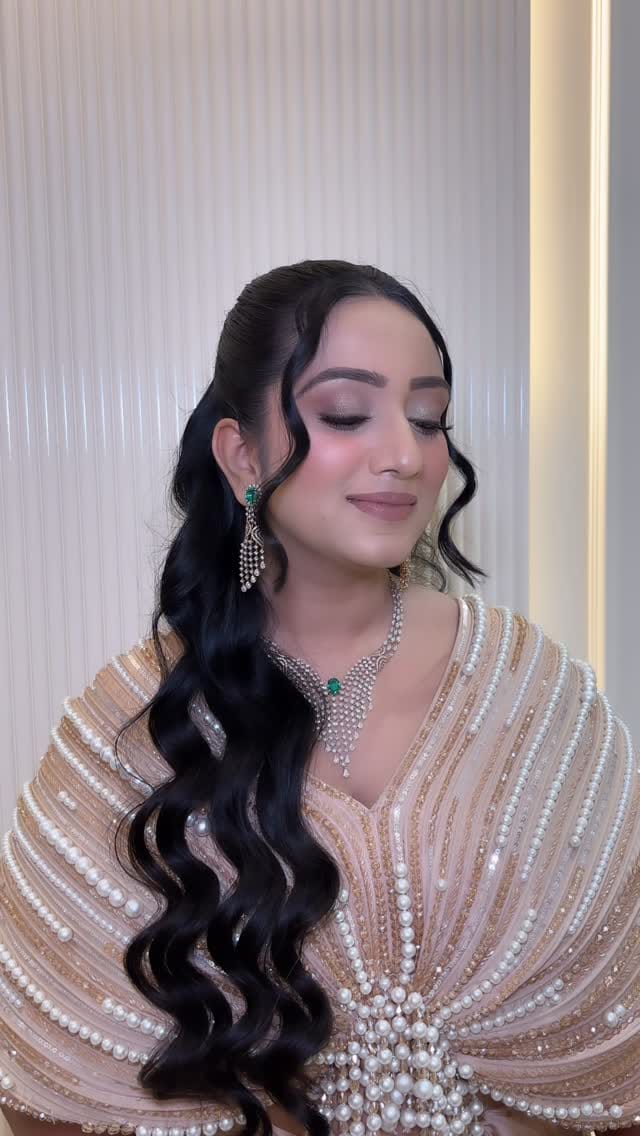 Post 1 by NIMRA MUA💄🧿 on Instagram (video)
