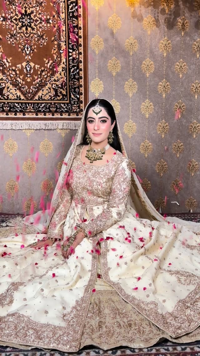 Post 7 by NIMRA MUA💄🧿 on Instagram (video)