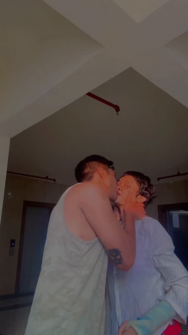 Post 6 by Sunny Dcruz on Instagram (video)