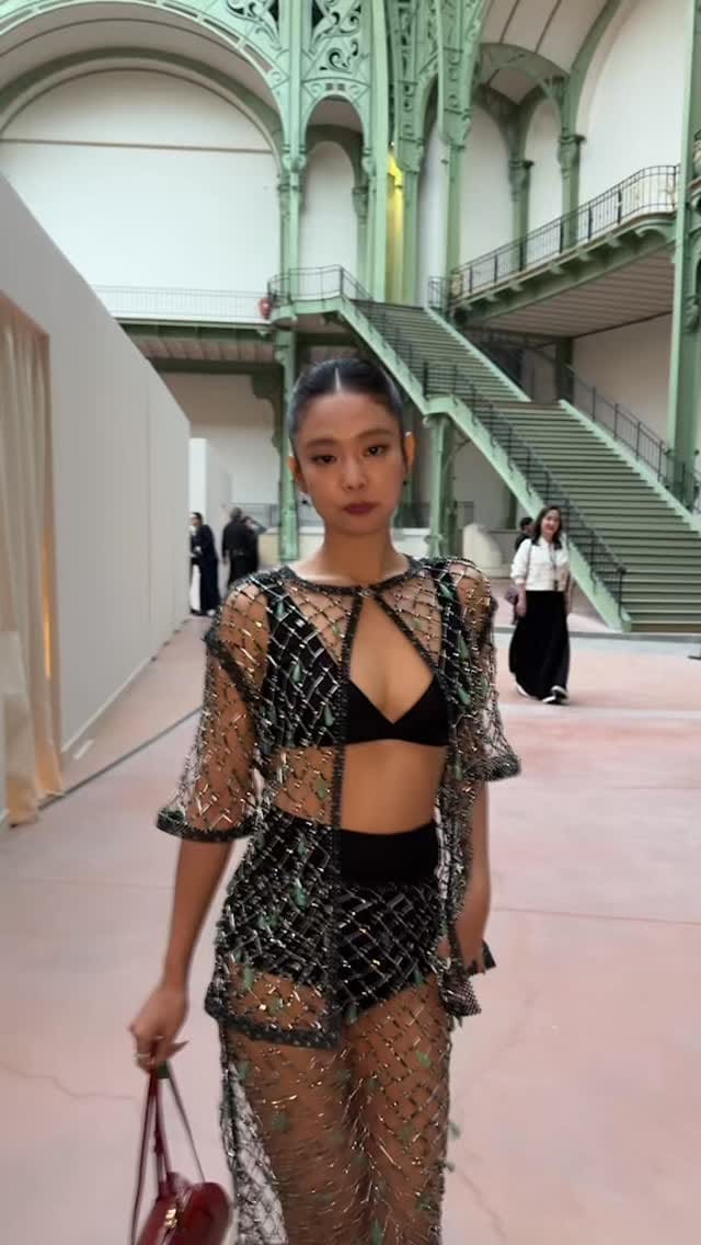 Post 6 by @jenniekims_official on Instagram (video)