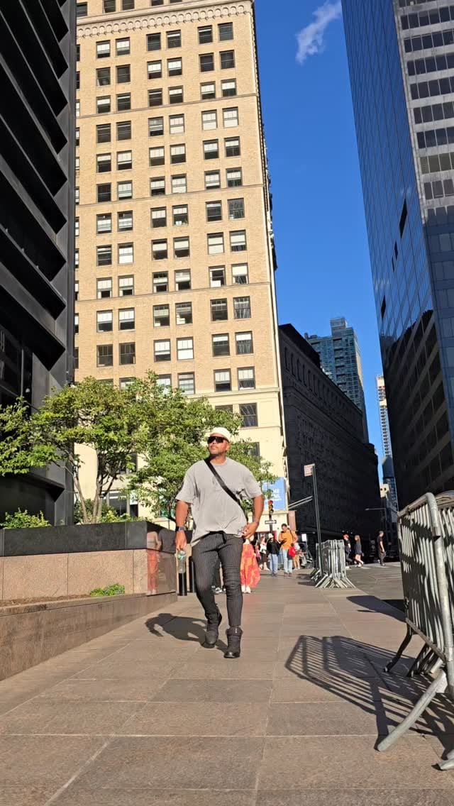 Post 5 by Nelson John🇻🇪 Salsa Teacher, Singer Musicians on Instagram (video)