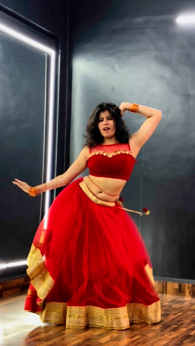 Post 8 by 🌸 Dhee Tanvi 🌸 on Instagram (video)