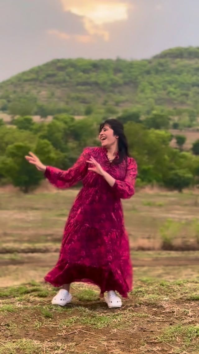 Post 7 by 🌸 Dhee Tanvi 🌸 on Instagram (video)