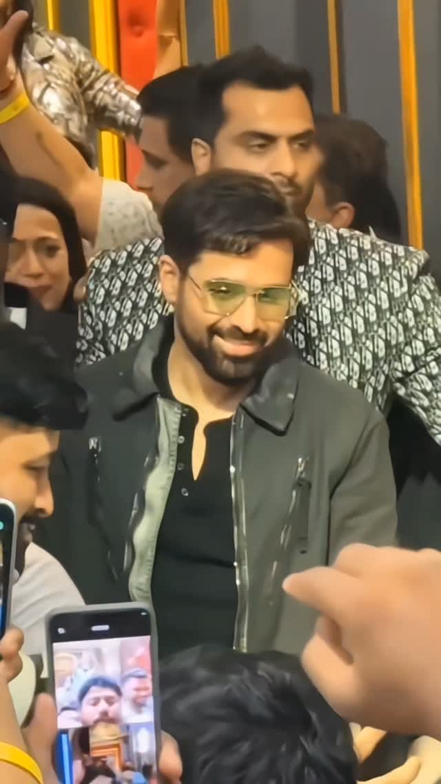 Post 4 by 𝗘𝗠𝗥𝗔𝗔𝗡 𝗛𝗔𝗦𝗛𝗠𝗜 on Instagram (video)