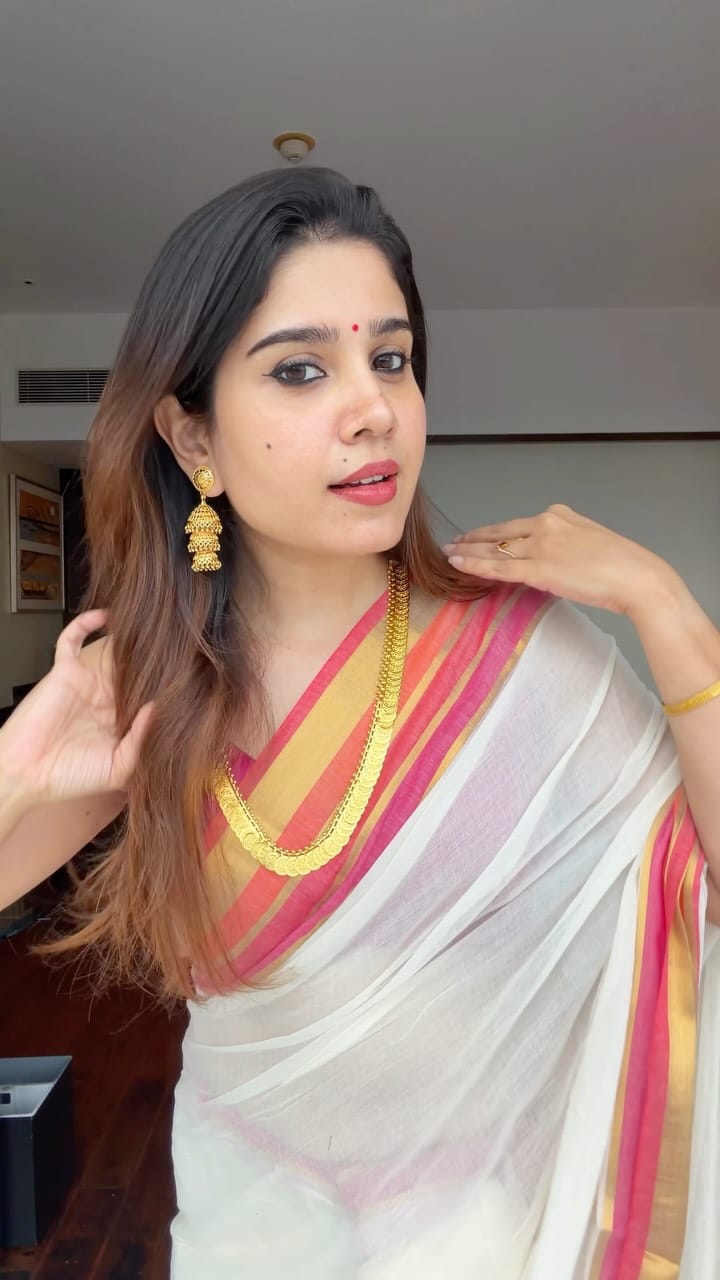 Post 6 by Lakshmi Menon on Instagram (video)