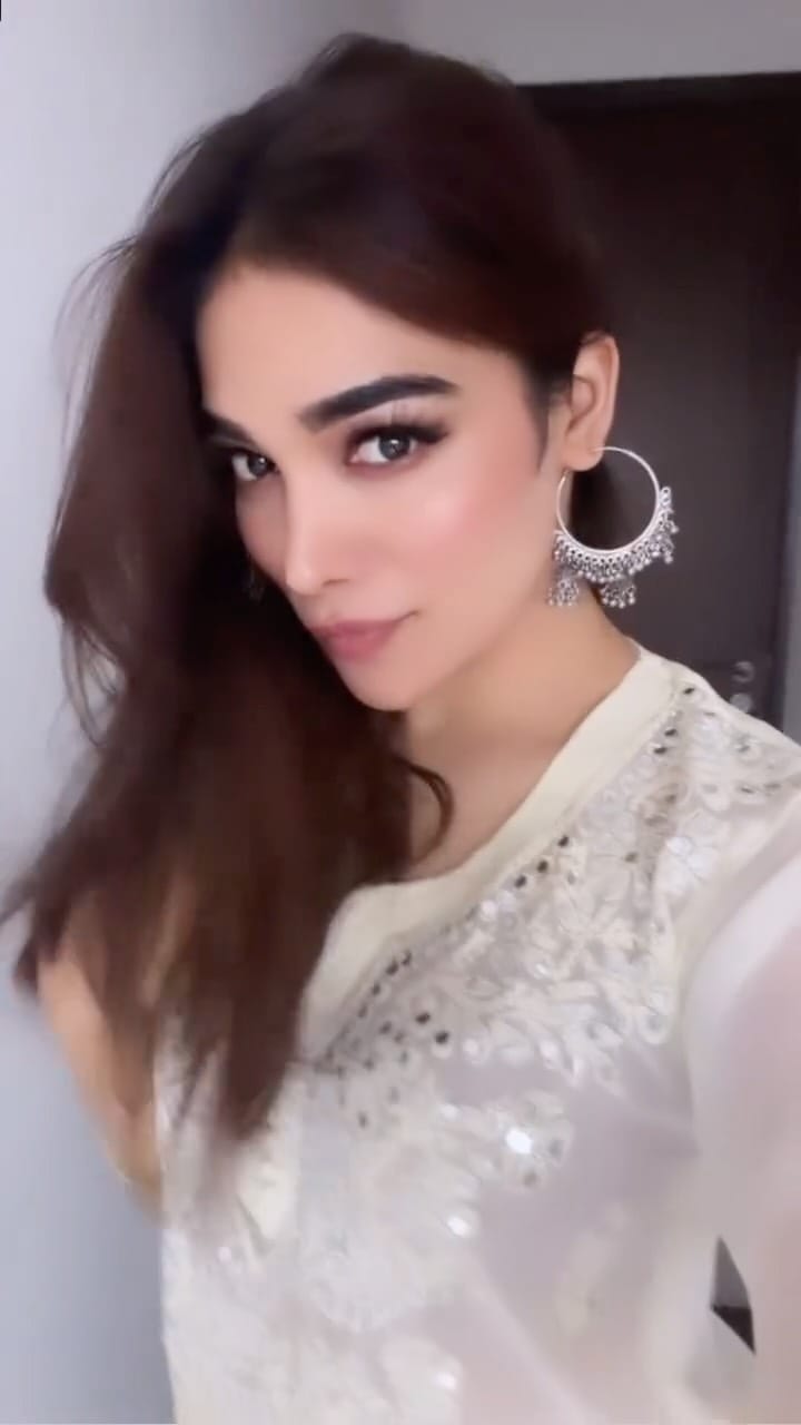 Post 6 by Kaira💕 on Instagram (video)