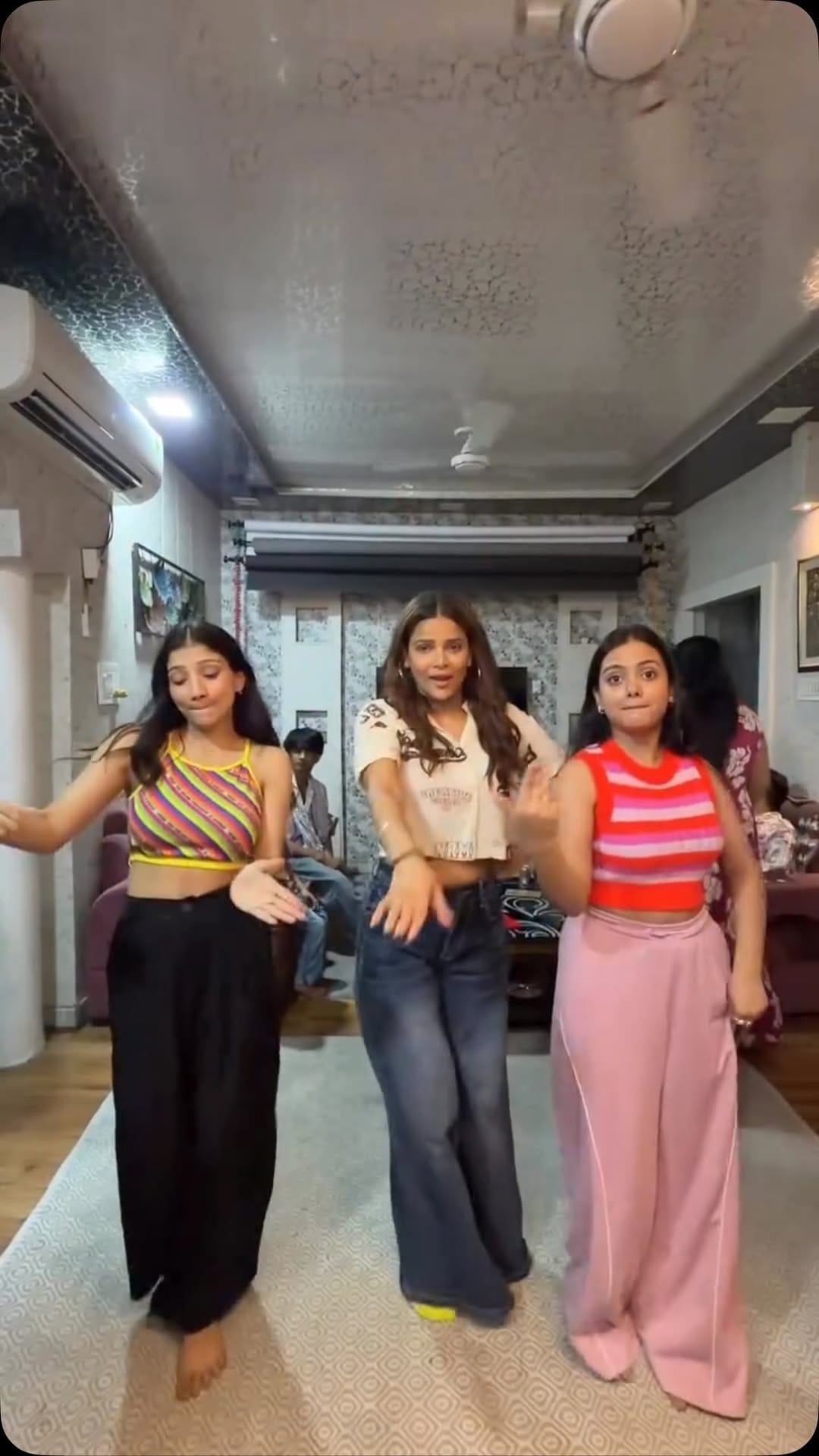 Post 4 by KHUSHI VIVEK CHOUDHARY 🔵 on Instagram (video)