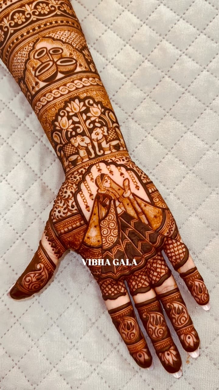 Post 1 by Vibha Gala’s Bridal Mehendi on Instagram (video)
