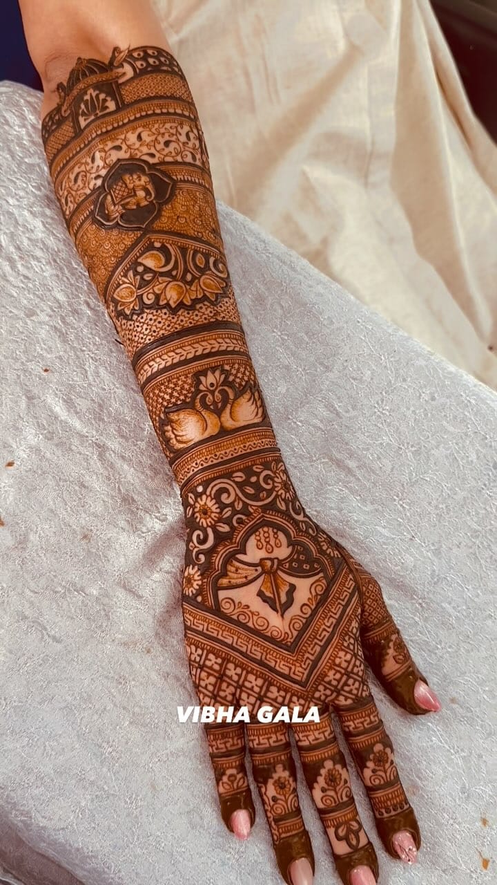 Post 9 by Vibha Gala’s Bridal Mehendi on Instagram (video)