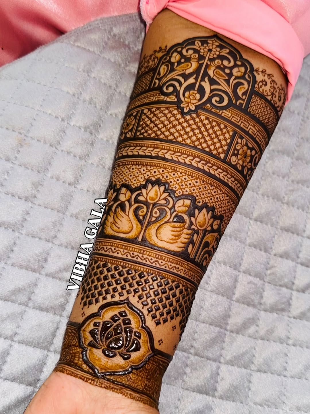 Post 7 by Vibha Gala’s Bridal Mehendi on Instagram (image)