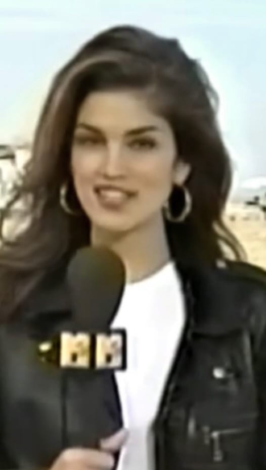 Post 3 by Cindy Crawford Fans on Instagram (video)