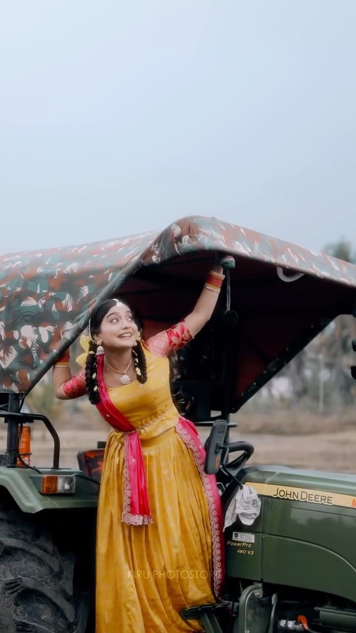 Post 9 by Akshata Deshpande Official on Instagram (video)