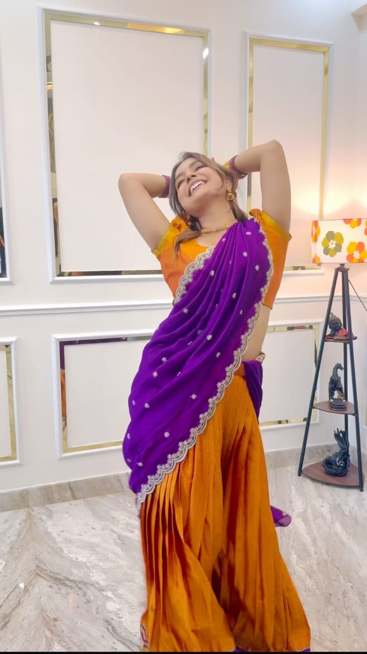 Post 1 by Akshata Deshpande Official on Instagram (video)