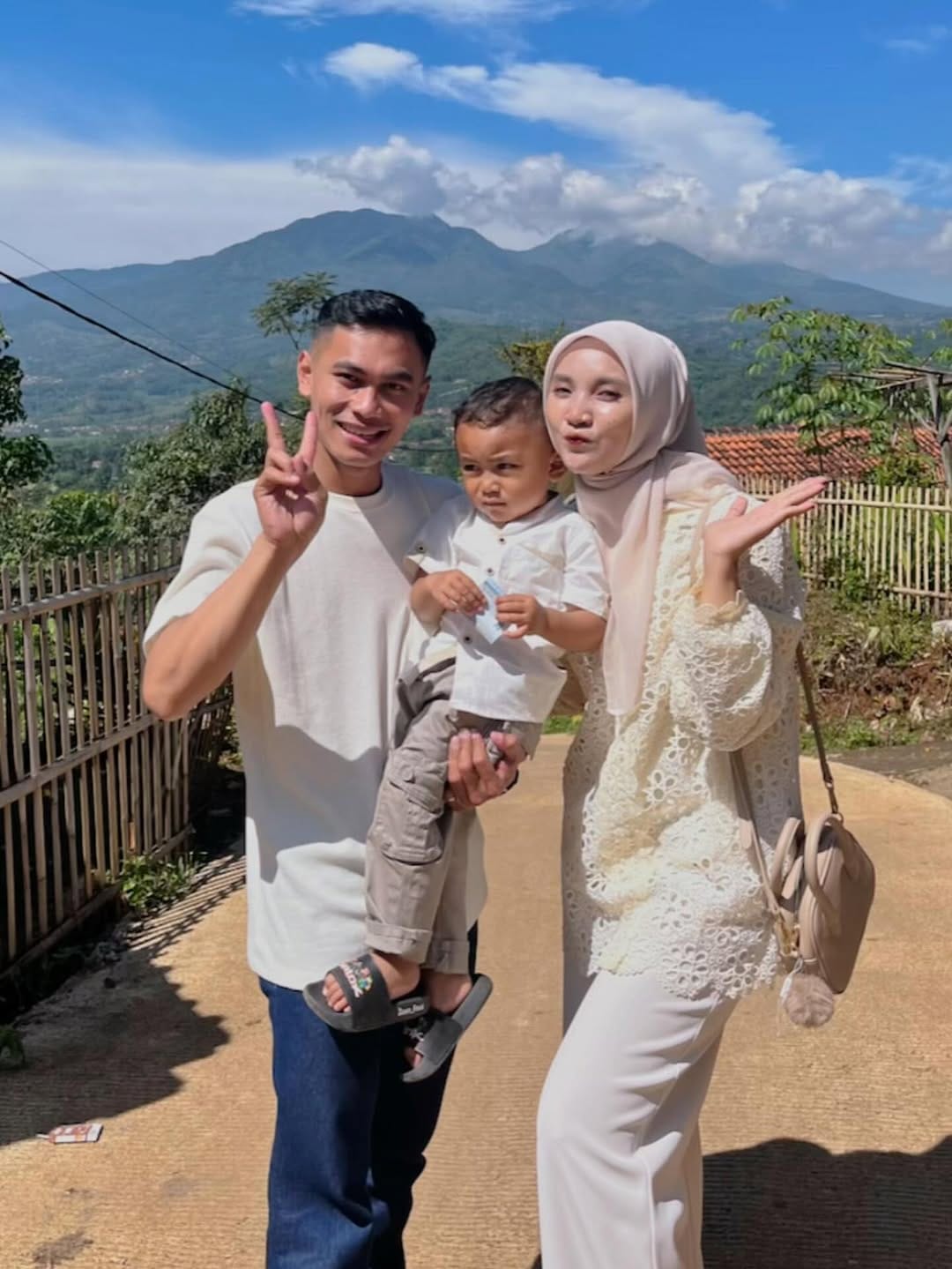 Post 2 by Novi Solehat on Instagram (image)