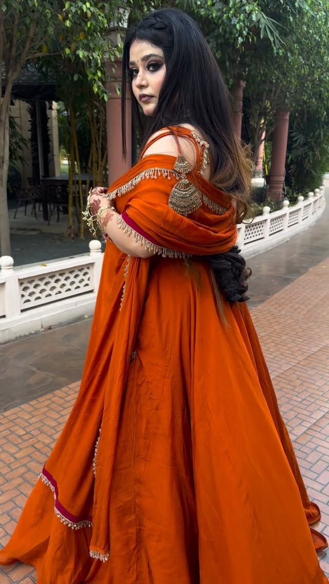 Post 10 by Sakshi Jain on Instagram (video)