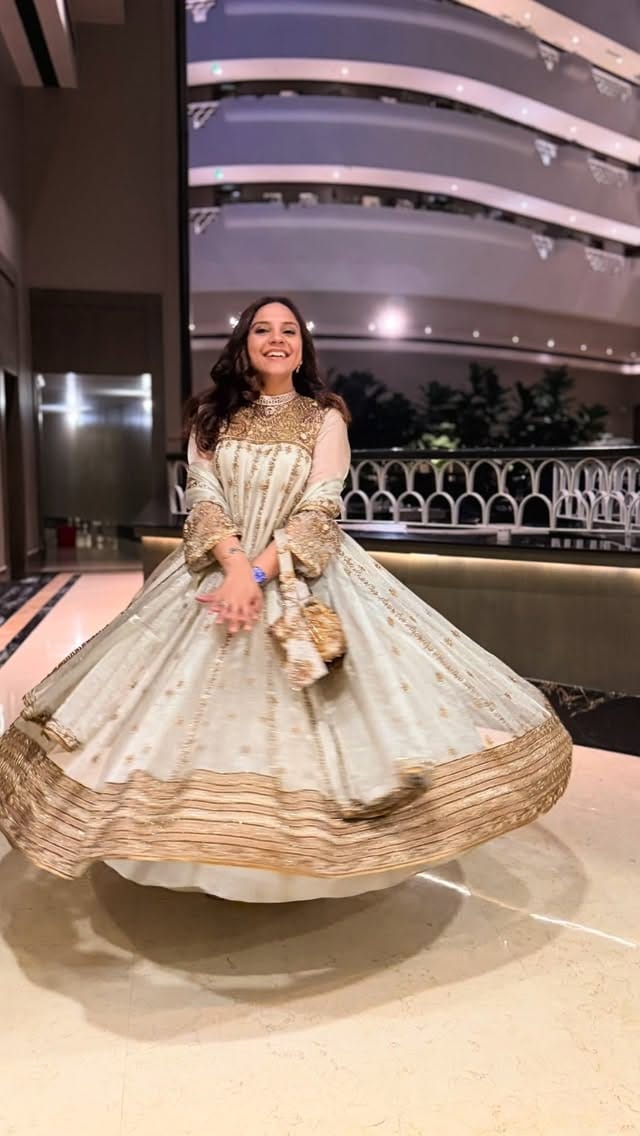 Post 4 by Amrin Khan on Instagram (video)