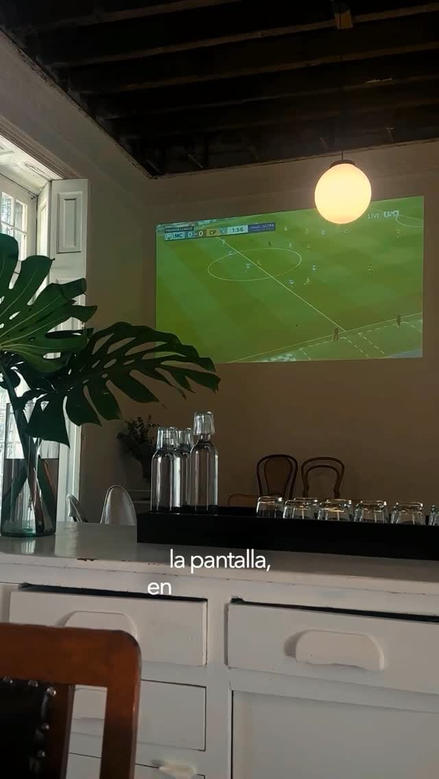 Post 6 by Sobremesa on Instagram (video)