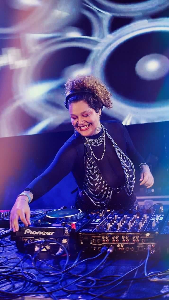 Post 9 by Natália Braga 🌈 • DJ e Publicitária on Instagram (video)