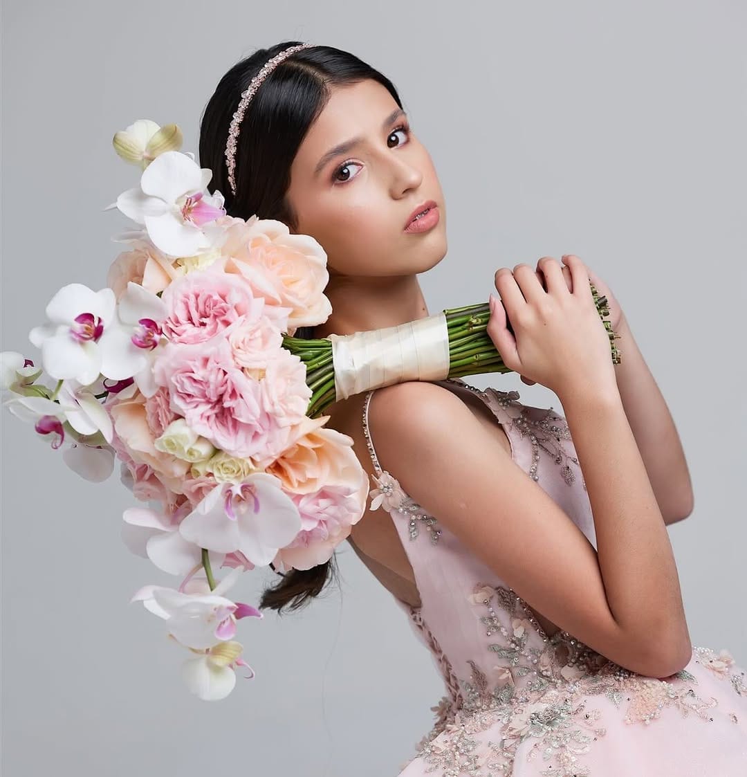 Post 7 by Cris Magaña MAKEUP ARTIST on Instagram (image)