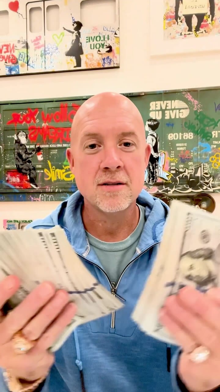 Post 10 by Art R us on Instagram (video)