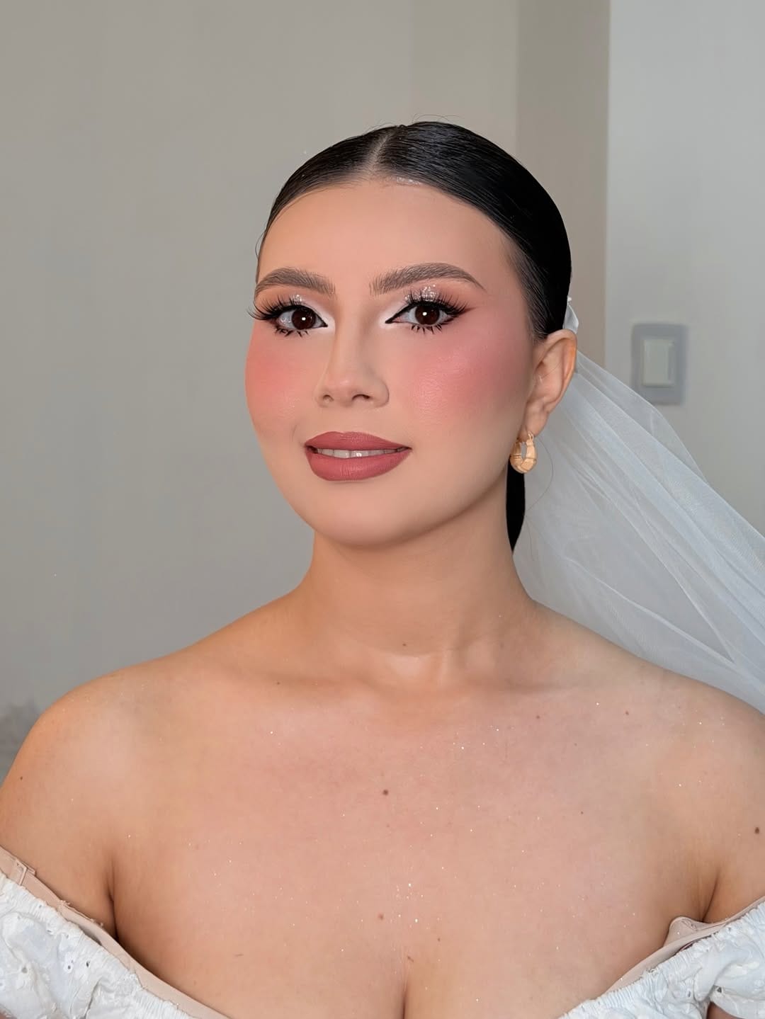 Post 8 by Elisa Makeup on Instagram (carousel)
