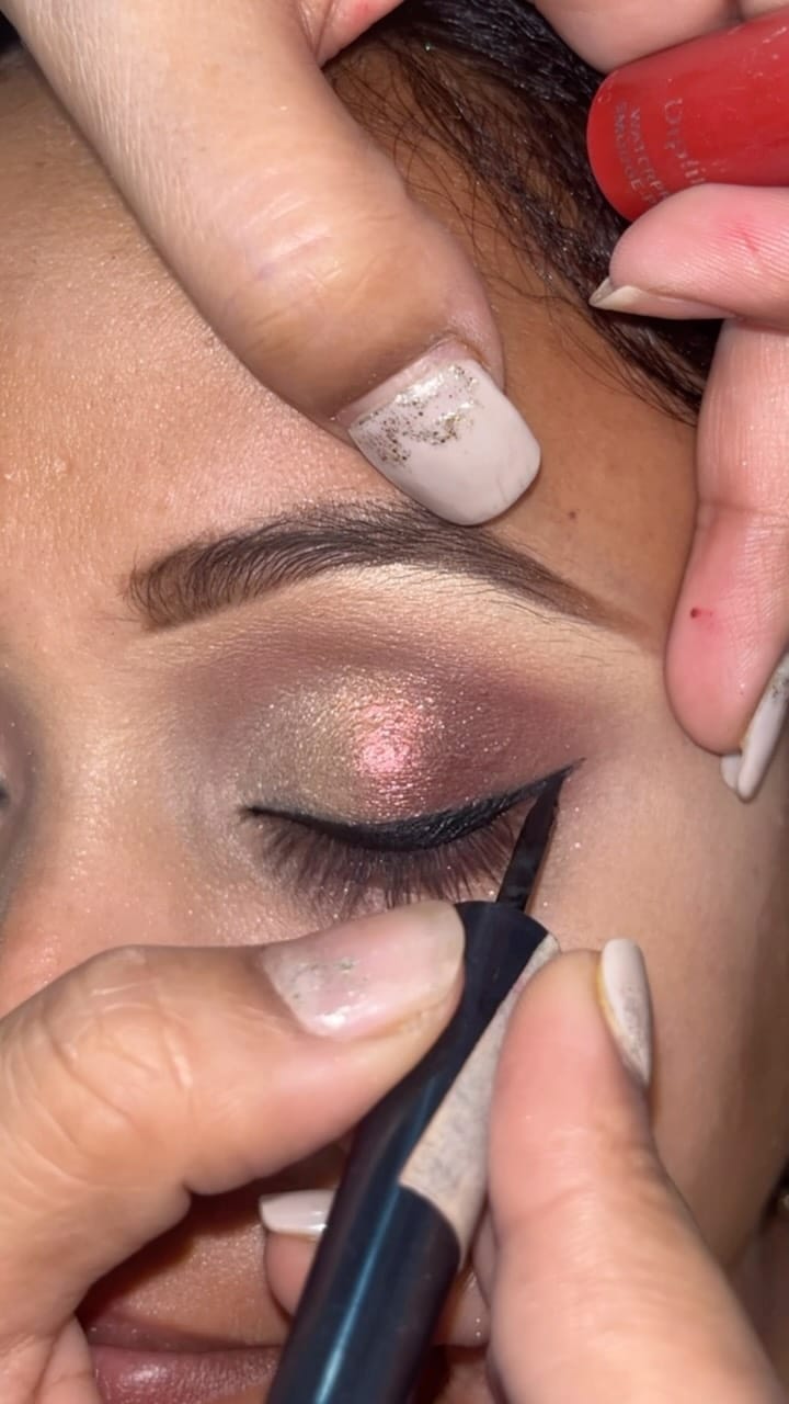 Post 2 by Shinestar makeup studio and academy on Instagram (video)