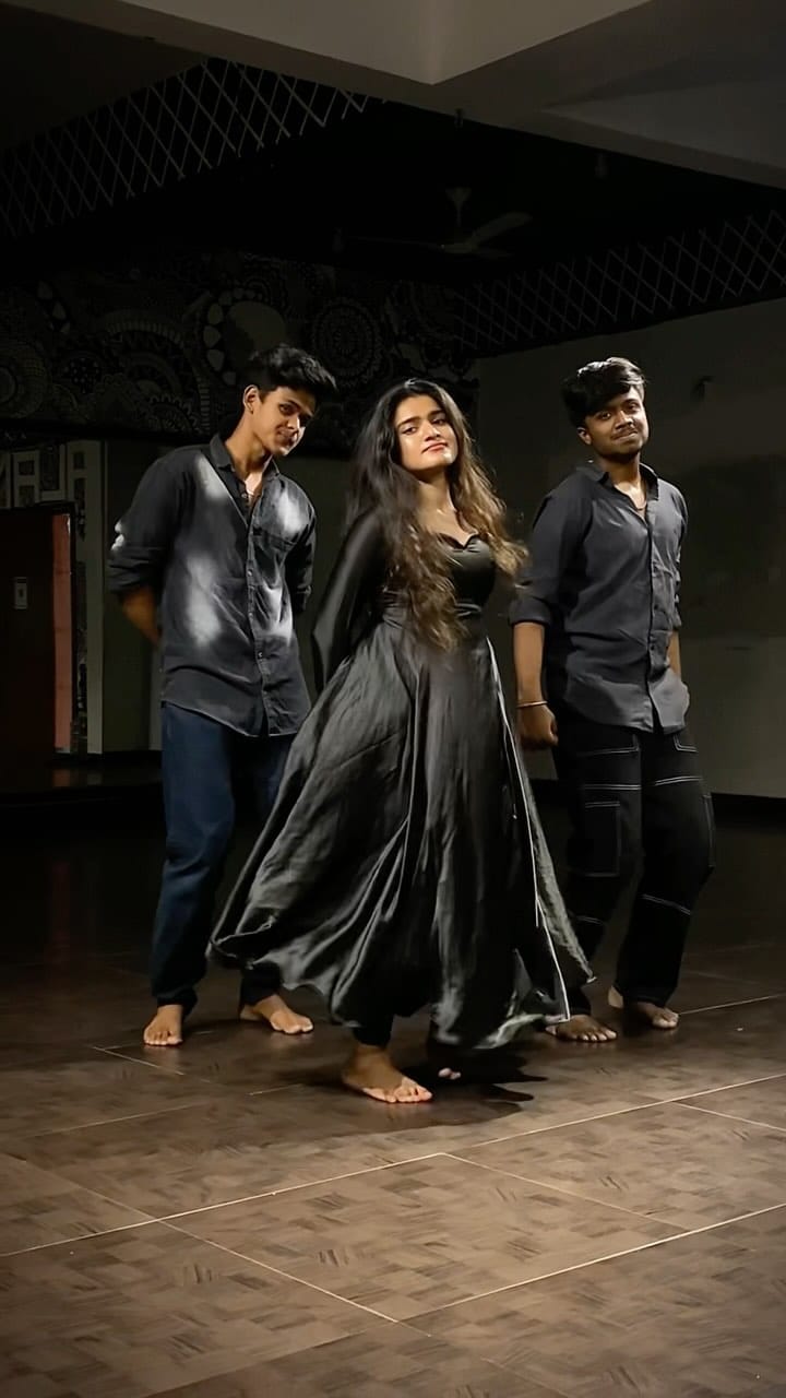 Post 10 by Mandara Gowda on Instagram (video)