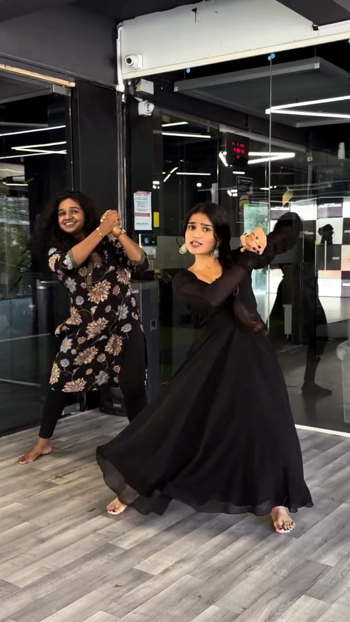 Post 6 by Mandara Gowda on Instagram (video)