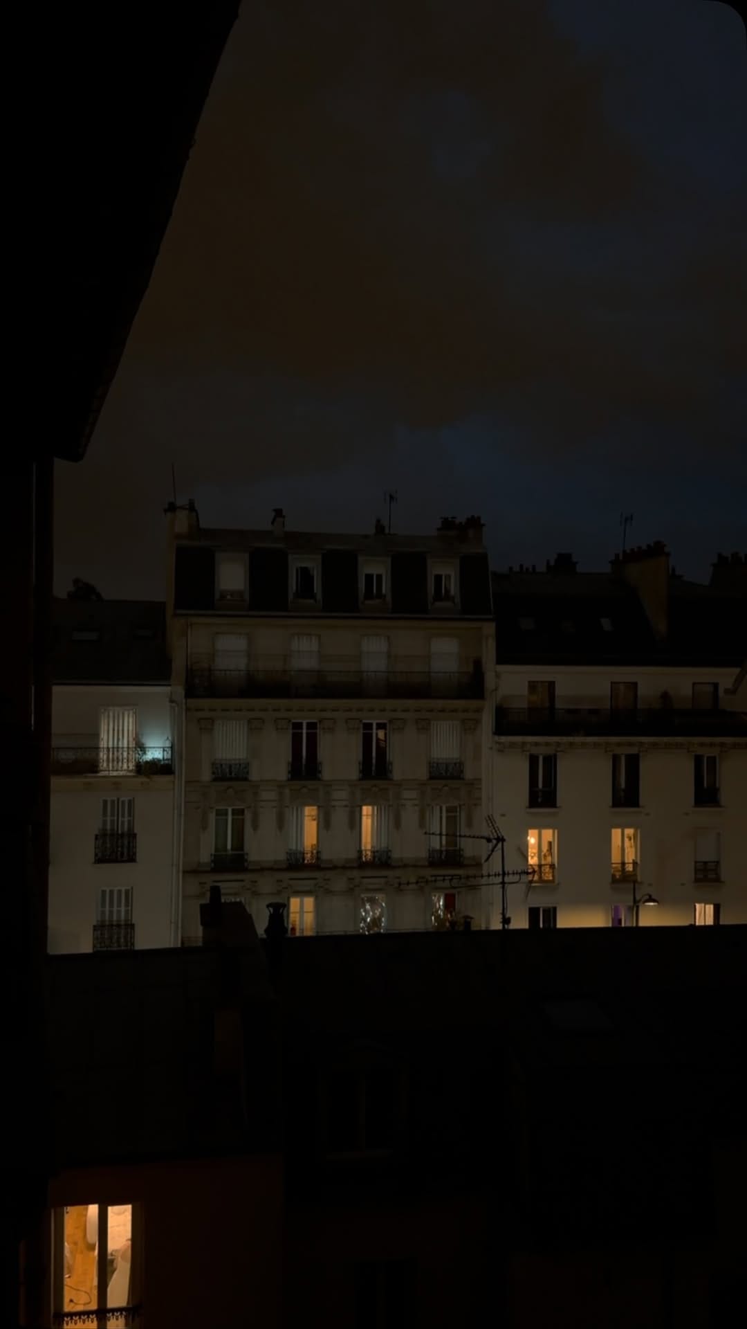 Post 3 by Raphael Metivet on Instagram (video)