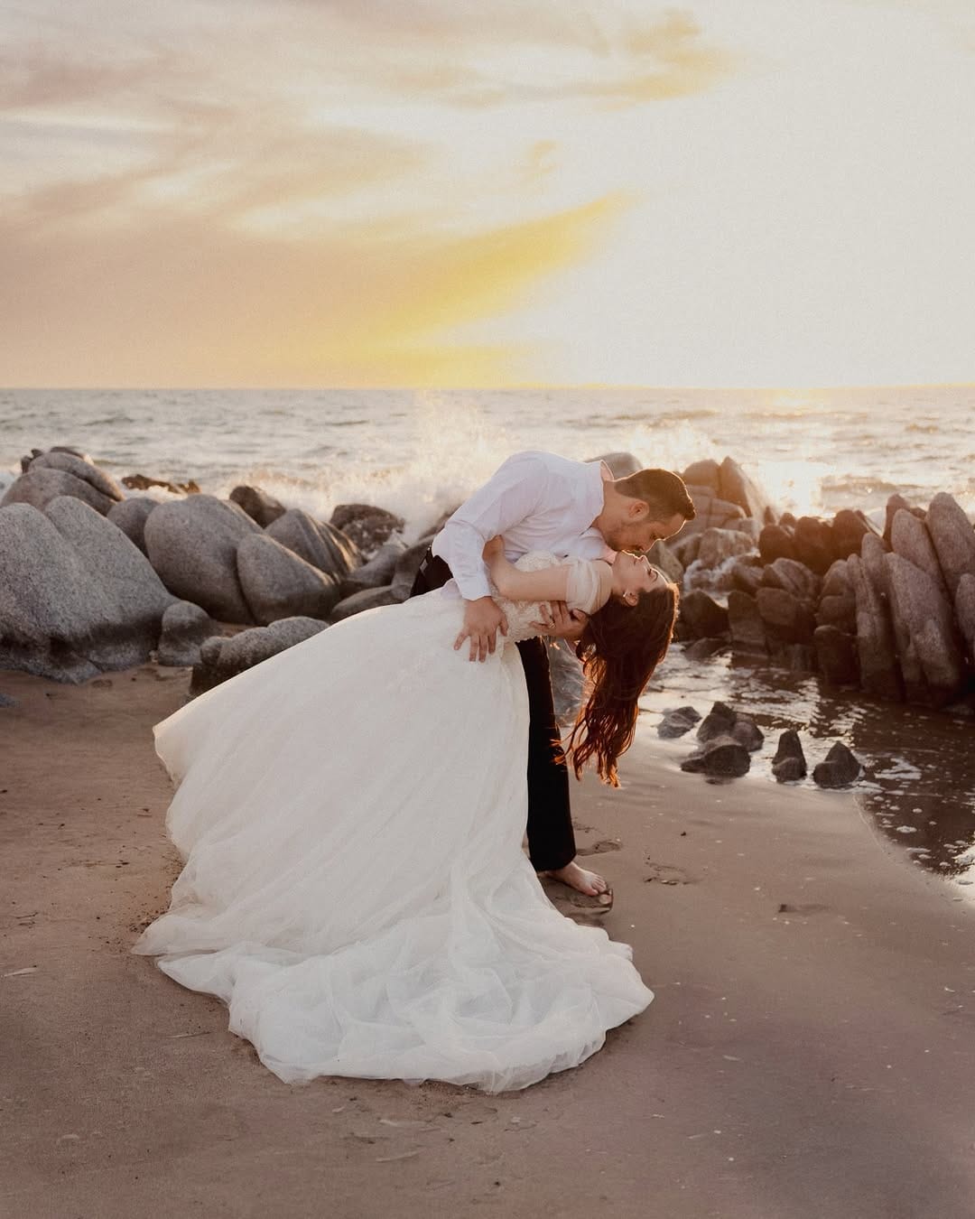 Post 6 by Zamorano Fotografía / Wedding Photography on Instagram (carousel)