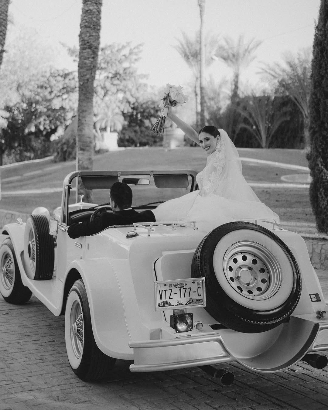 Post 7 by Zamorano Fotografía / Wedding Photography on Instagram (carousel)