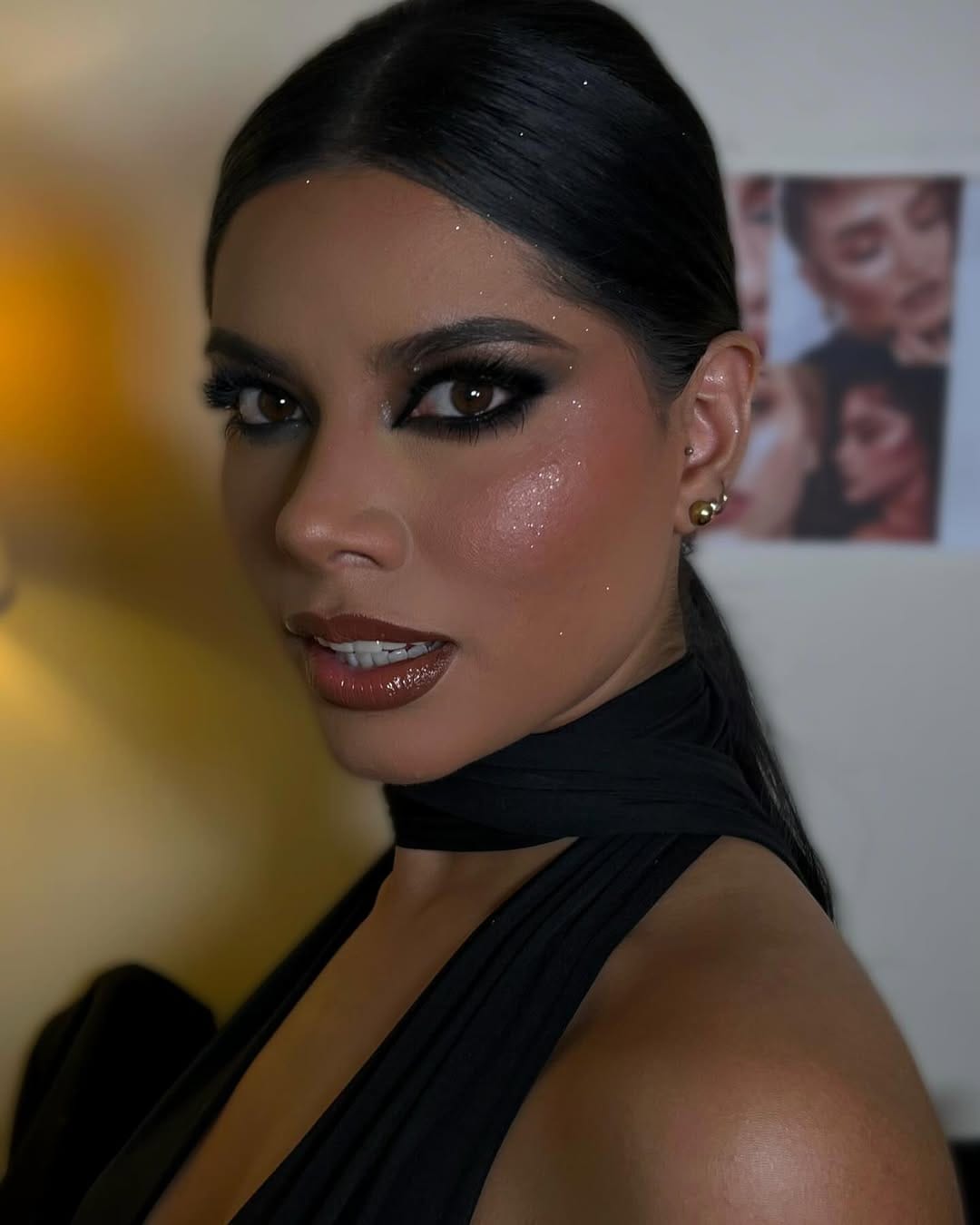 Post 10 by GABY NAVARRO | Makeup Artist 🇻🇪🇲🇽 on Instagram (carousel)