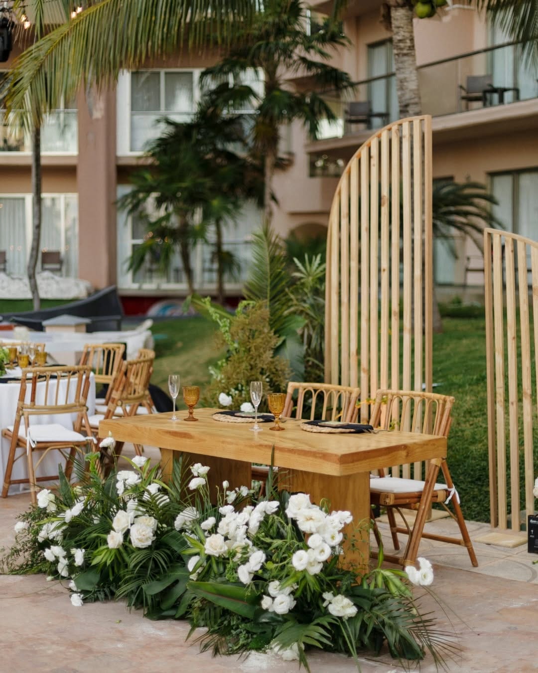 Post 4 by Sociale Events on Instagram (carousel)