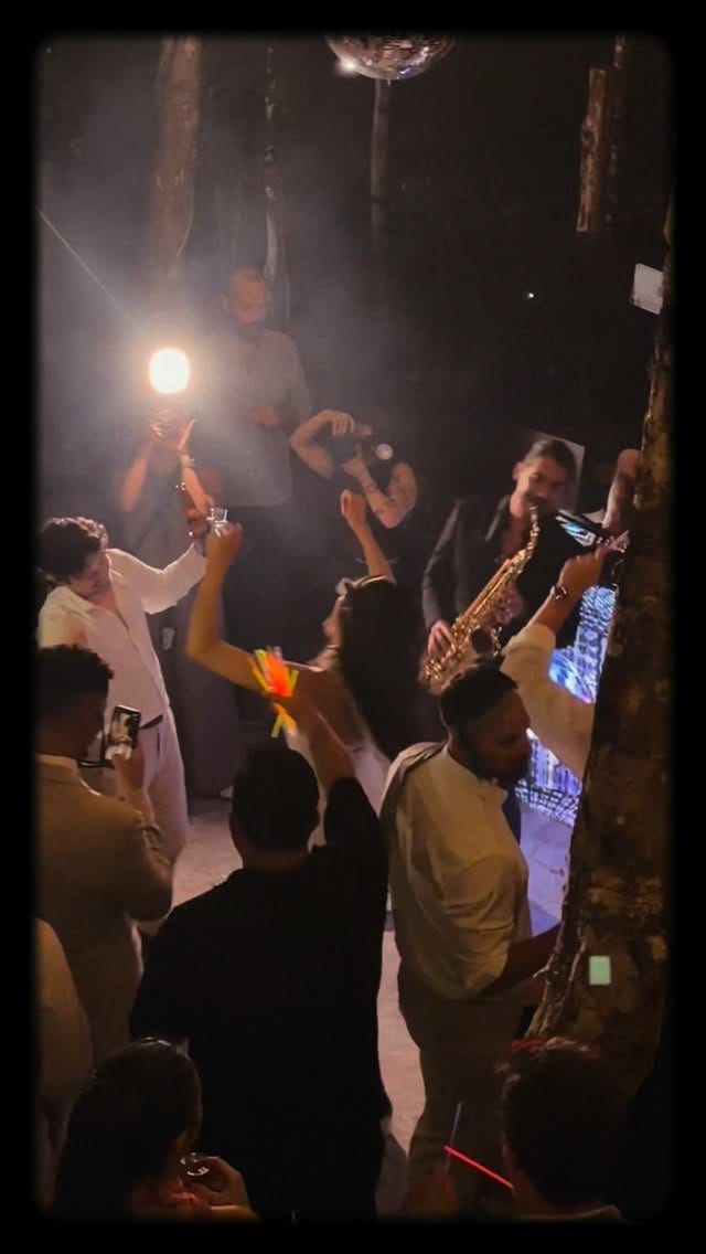 Post 6 by Ariel Mezzapesa on Instagram (video)