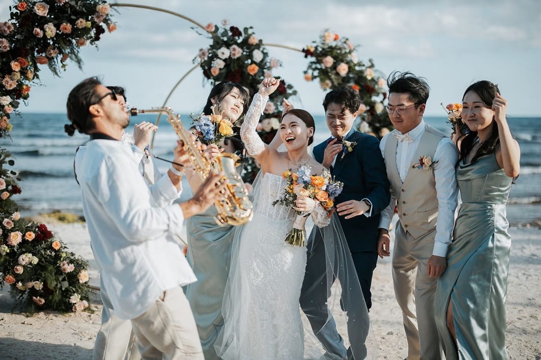 Post 4 by Ariel Mezzapesa on Instagram (carousel)